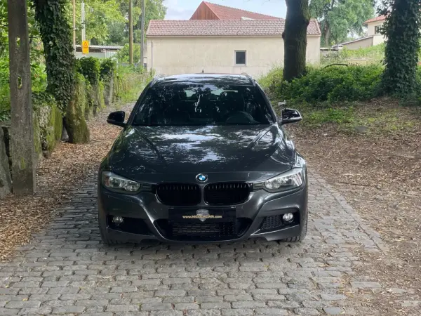 BMW 320 d Touring xDrive Pack M Auto 2