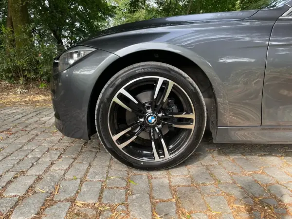 BMW 320 d Touring xDrive Pack M Auto 9