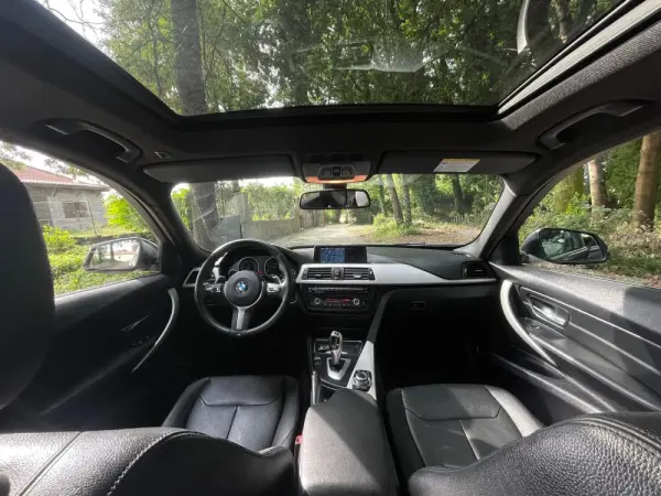 BMW 320 d Touring xDrive Pack M Auto 10