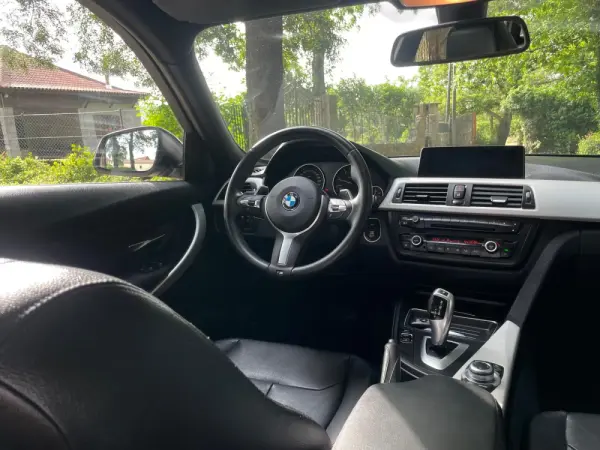 BMW 320 d Touring xDrive Pack M Auto 13