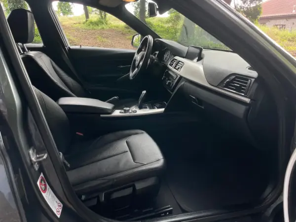 BMW 320 d Touring xDrive Pack M Auto 23