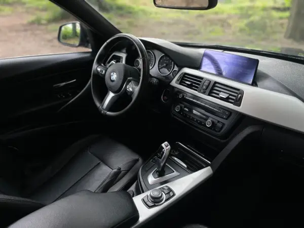 BMW 320 d Touring xDrive Pack M Auto 29