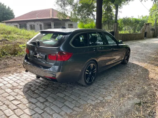 BMW 320 d Touring xDrive Pack M Auto 33