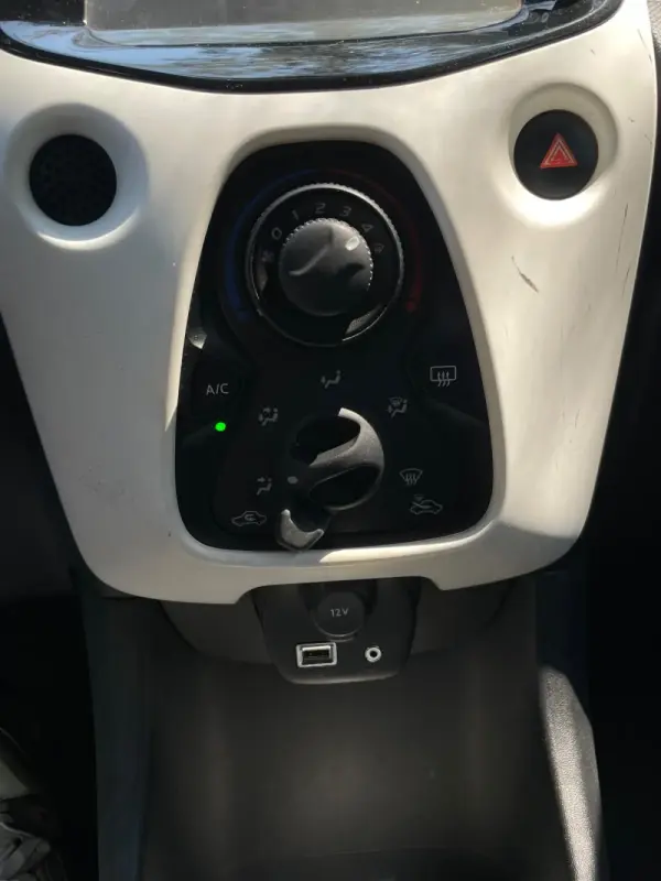 Citroën C1 1.2 VTi Shine 22