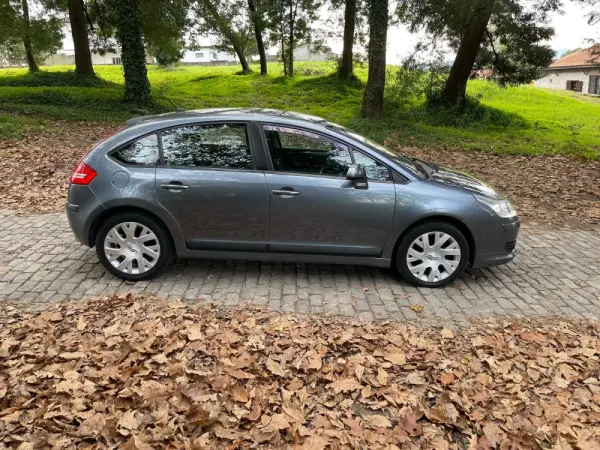 Citroen C4 1.6 HDi 110 Exclusive 6