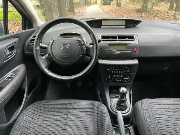 Citroen C4 1.6 HDi 110 Exclusive 8