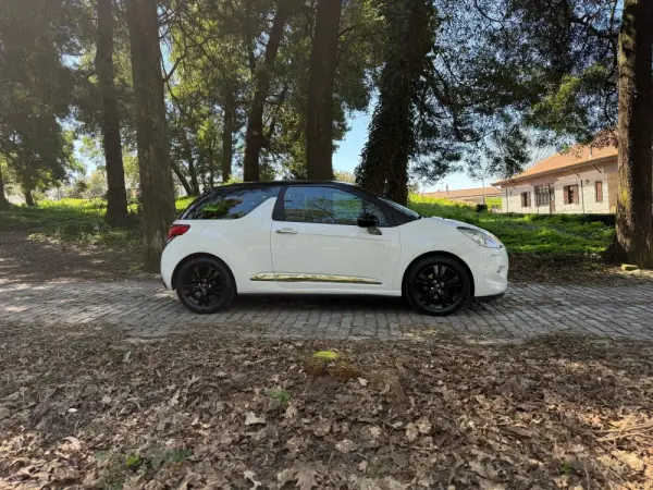 Citroen DS3 1.2 VTi So Chic 8
