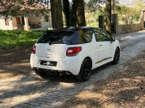 Citroen DS3 1.2 VTi So Chic 33