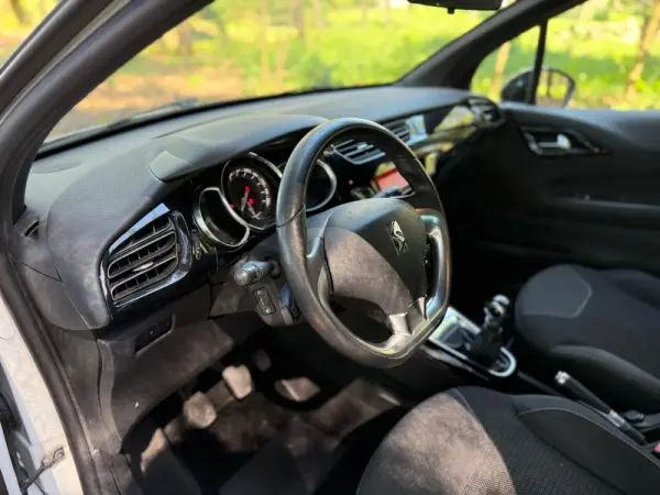 Citroen DS3 1.2 VTi So Chic 14