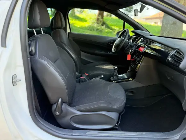 Citroen DS3 1.2 VTi So Chic 21