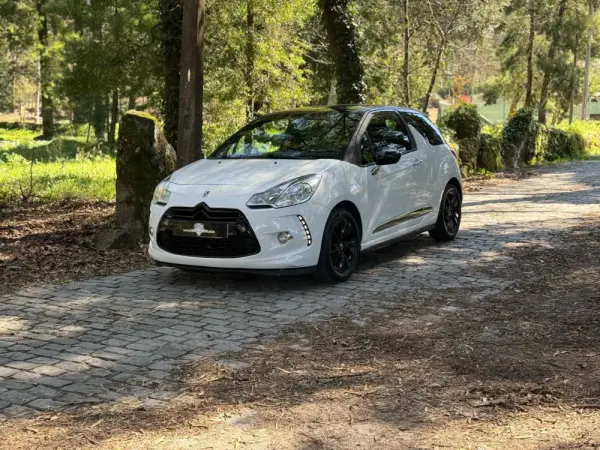 Citroen DS3 1.2 VTi So Chic 35