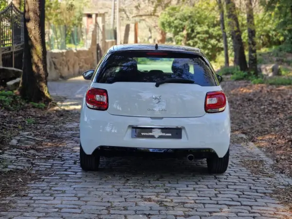Citroen DS3 1.2 VTi So Chic 37