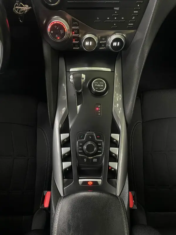 Citroen DS5 2.0 HDi Hy4 So Chic CMP6 102g 24