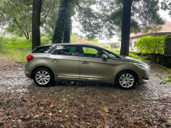 Citroen DS5 2.0 HDi Hy4 So Chic CMP6 102g 32