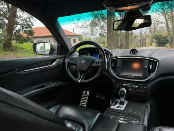 Maserati Ghibli 3.0 V6 GranLusso 12