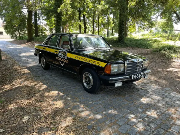 Mercedes-Benz 240 2