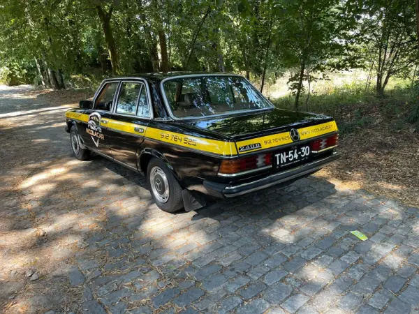 Mercedes-Benz 240 6