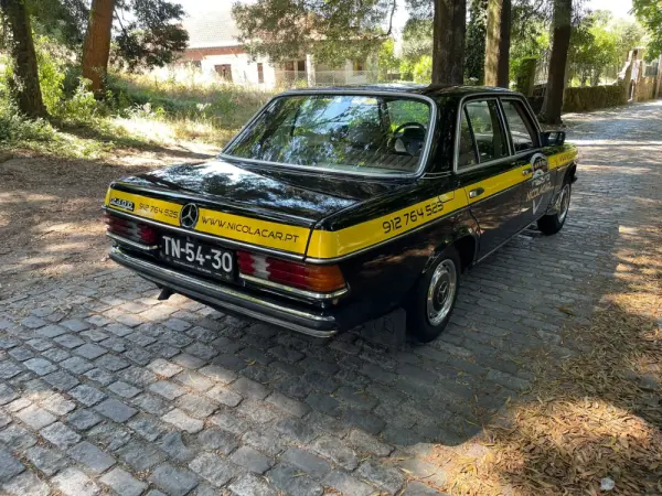 Mercedes-Benz 240 8