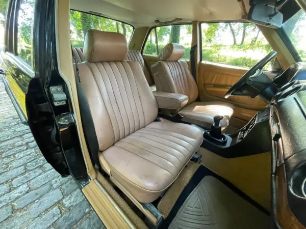 Mercedes-Benz 240 11