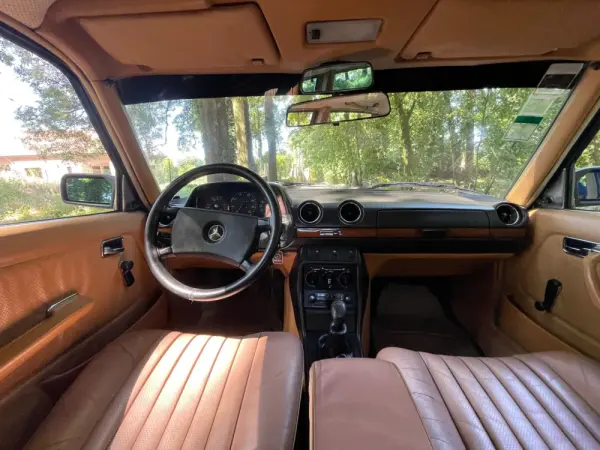 Mercedes-Benz 240 13