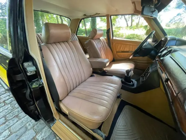 Mercedes-Benz 240 16