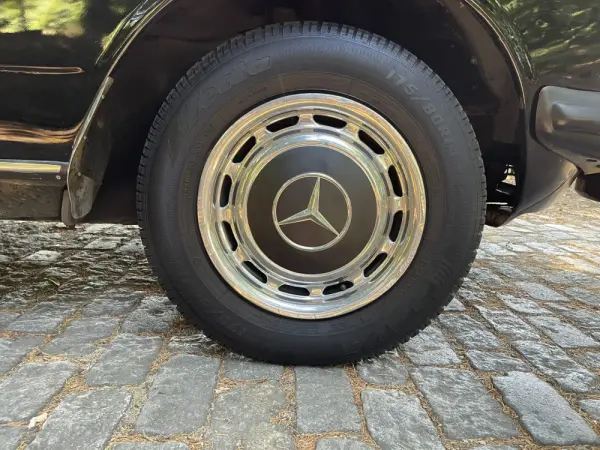 Mercedes-Benz 240 19