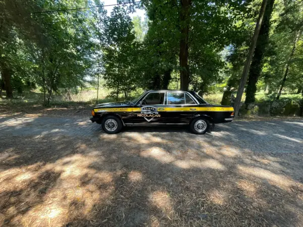 Mercedes-Benz 240 24