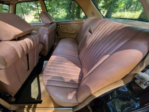 Mercedes-Benz 240 30