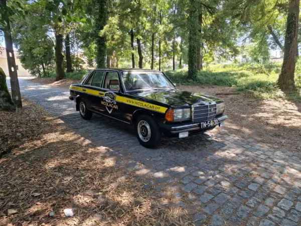 Mercedes-Benz 240 31