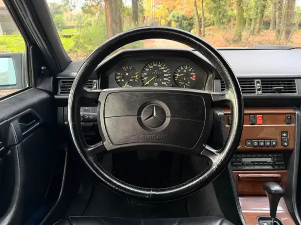 Mercedes-Benz 260 260 E 12