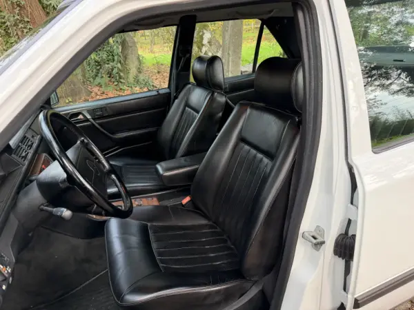Mercedes-Benz 260 260 E 17