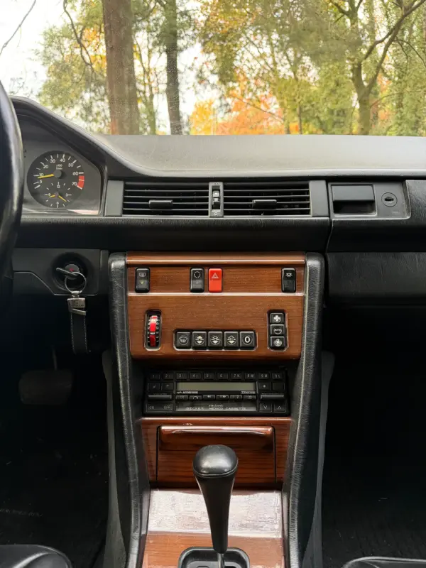 Mercedes-Benz 260 260 E 25
