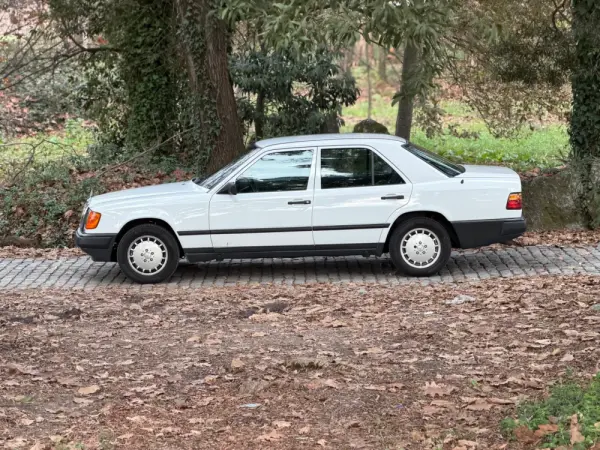 Mercedes-Benz 260 260 E 33