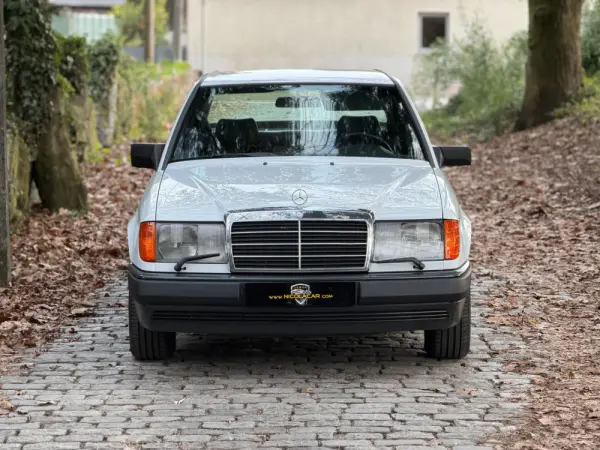 Mercedes-Benz 260 260 E 35