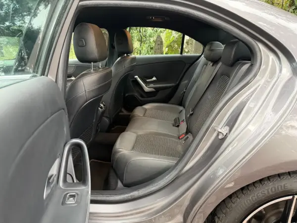 Mercedes-Benz A 180 Limousine d Business Solutions Aut. 28