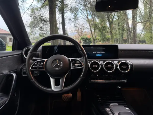 Mercedes-Benz A 180 Limousine d Business Solutions Aut. 15