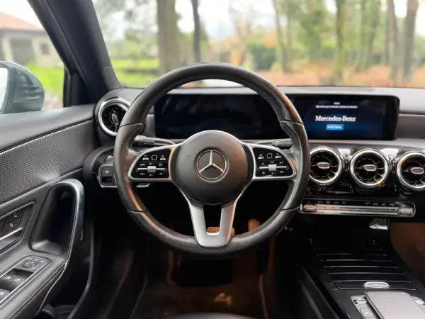 Mercedes-Benz A 180 Limousine d Business Solutions Aut. 13