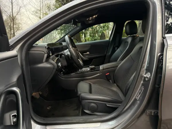 Mercedes-Benz A 180 Limousine d Business Solutions Aut. 27