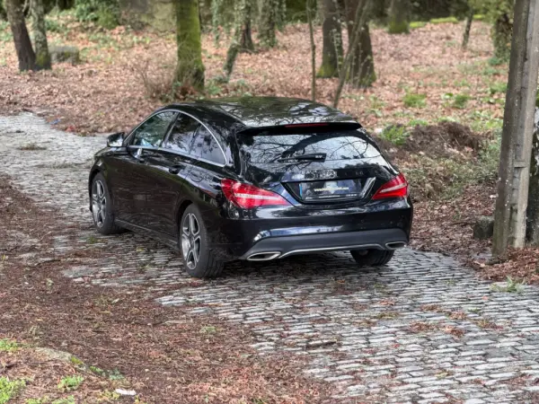 Mercedes-Benz CLA 180 d Shooting Brake Urban 4