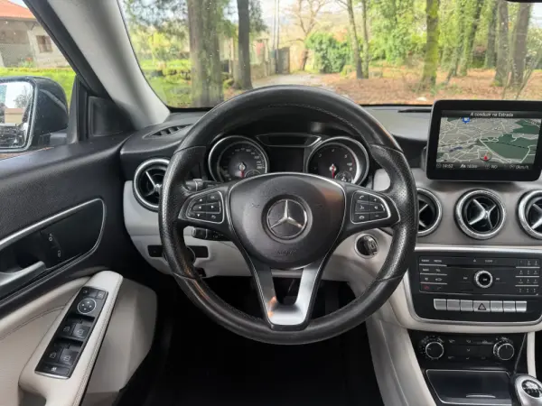 Mercedes-Benz CLA 180 d Shooting Brake Urban 9