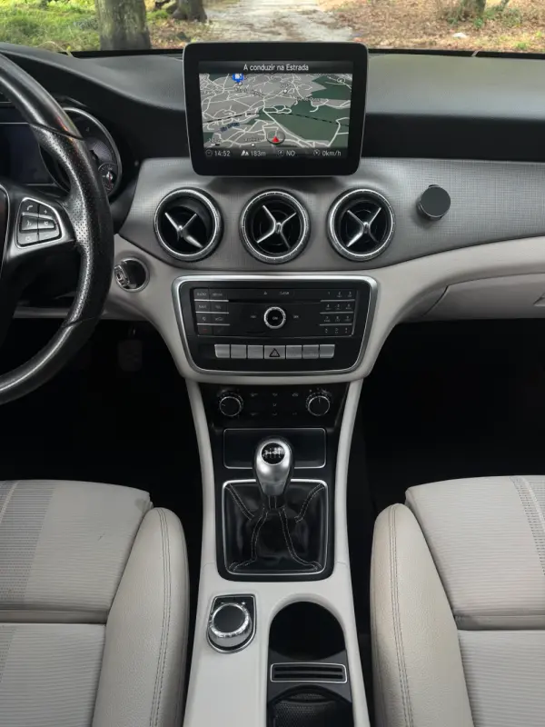 Mercedes-Benz CLA 180 d Shooting Brake Urban 14