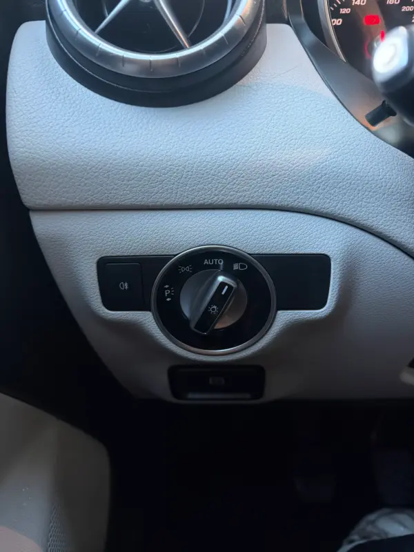 Mercedes-Benz CLA 180 d Shooting Brake Urban 15