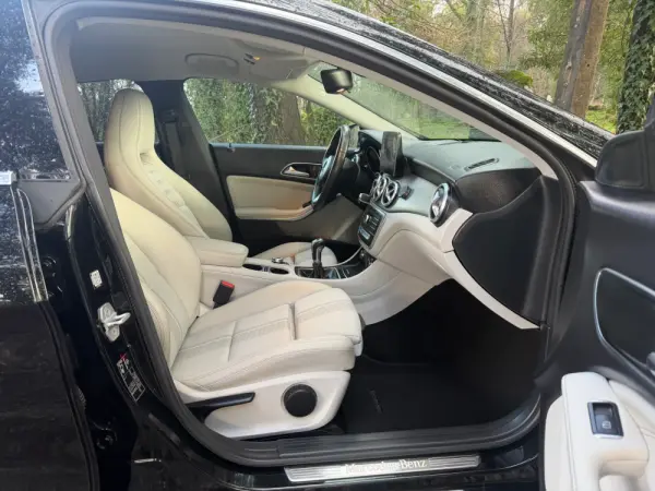 Mercedes-Benz CLA 180 d Shooting Brake Urban 16