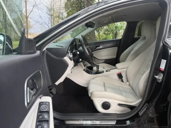 Mercedes-Benz CLA 180 d Shooting Brake Urban 21
