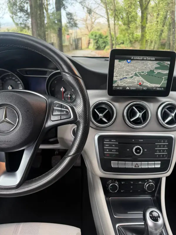 Mercedes-Benz CLA 180 d Shooting Brake Urban 23