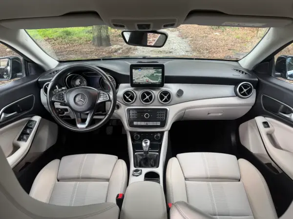 Mercedes-Benz CLA 180 d Shooting Brake Urban 24