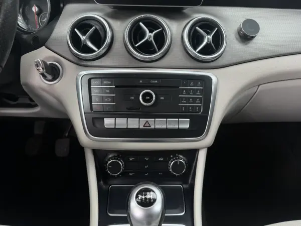 Mercedes-Benz CLA 180 d Shooting Brake Urban 27