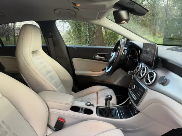 Mercedes-Benz CLA 180 d Shooting Brake Urban 28