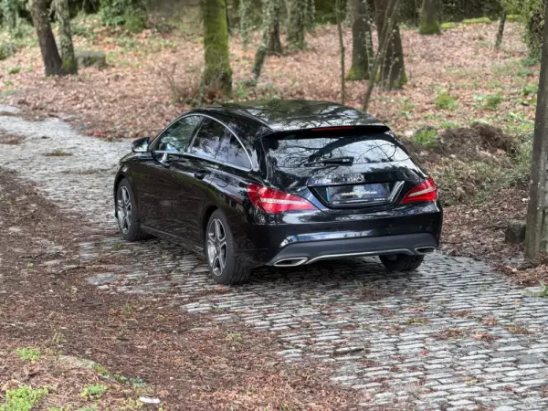 Mercedes-Benz CLA 180 d Shooting Brake Urban 32