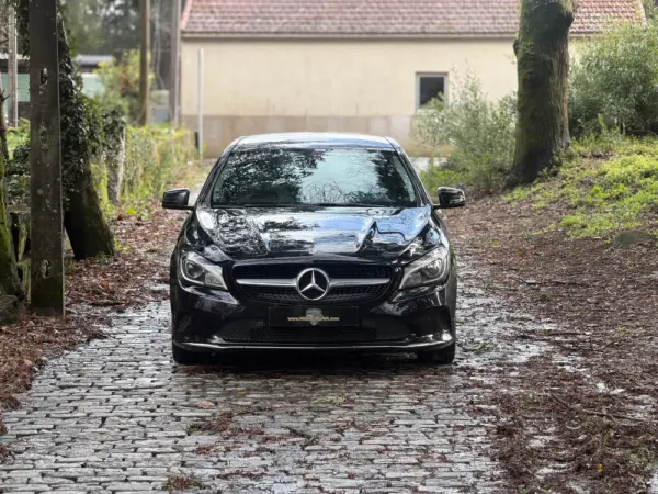 Mercedes-Benz CLA 180 d Shooting Brake Urban 37